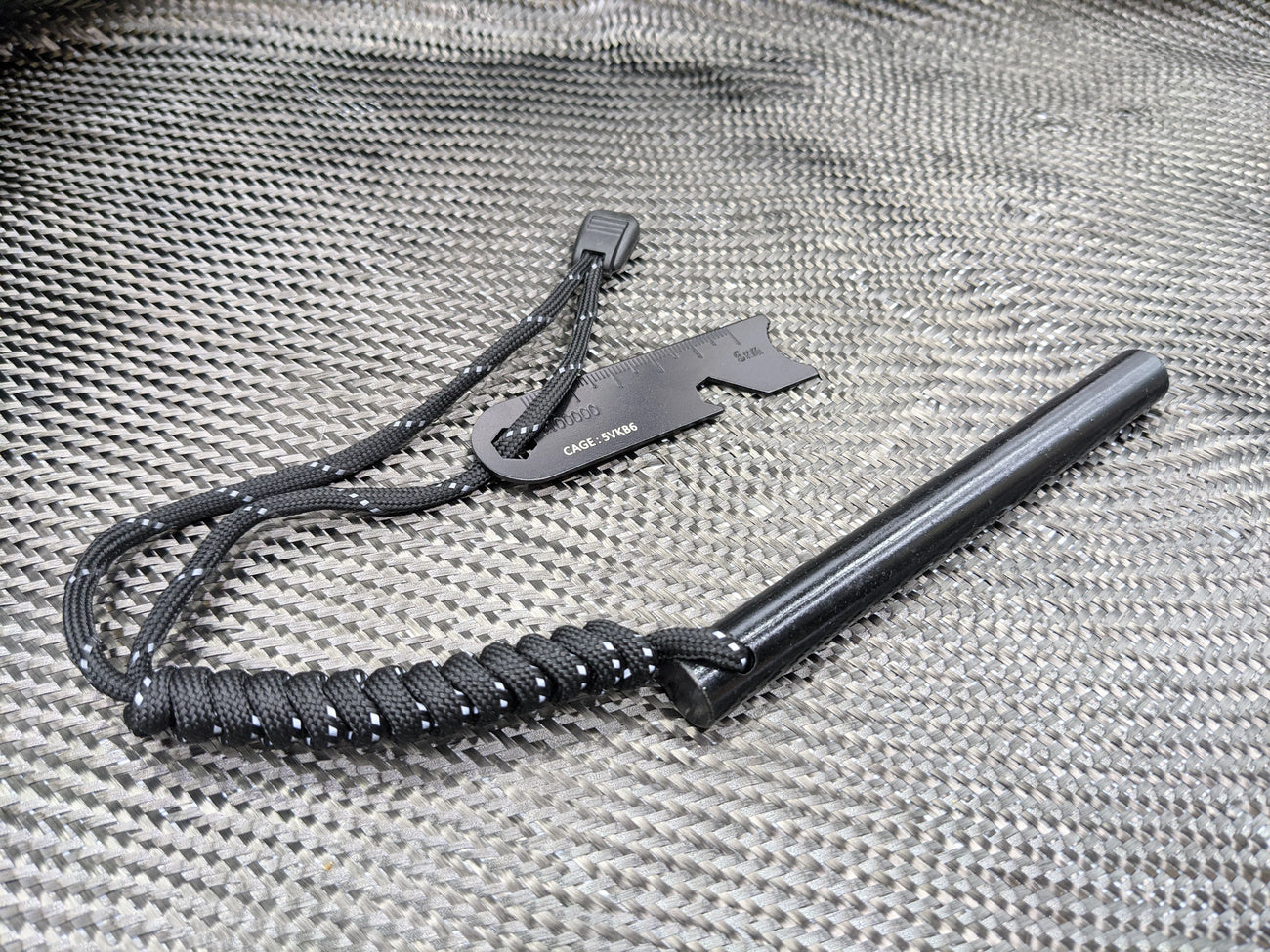 CountyComm Massive Ferrocerium Rod with Storage Vault
