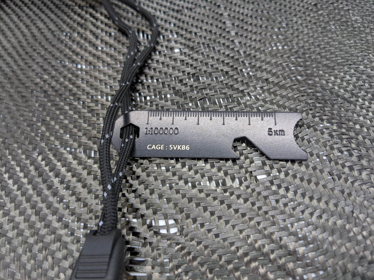 CountyComm Massive Ferrocerium Rod with Storage Vault